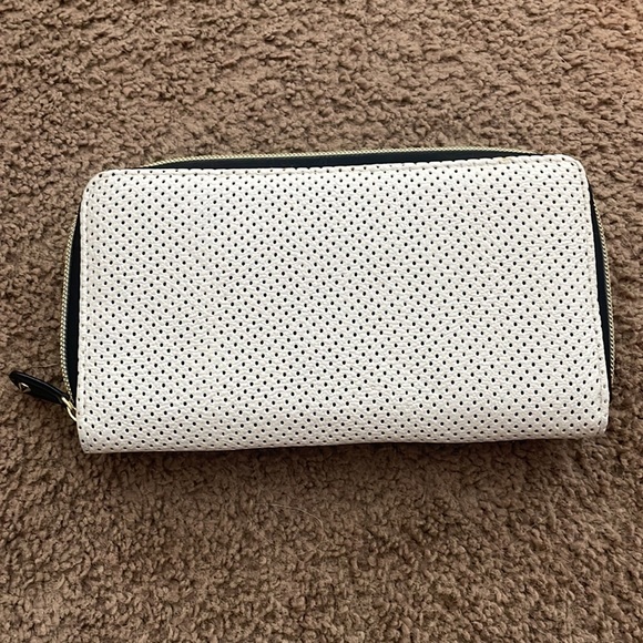 Betsey Johnson black bow wallet - Picture 4 of 8